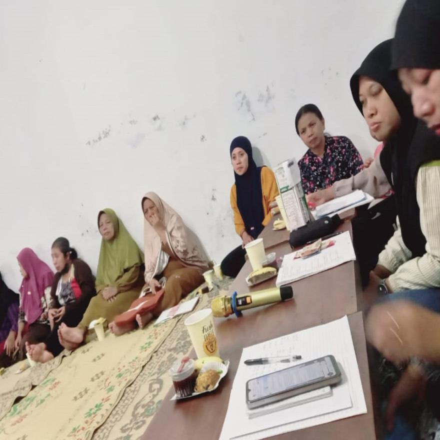 Semangat Gotong Royong dan Ketahanan Pangan Warnai Pertemuan PKK RW 08